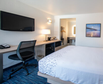 Queen with ADA Tub Pool View